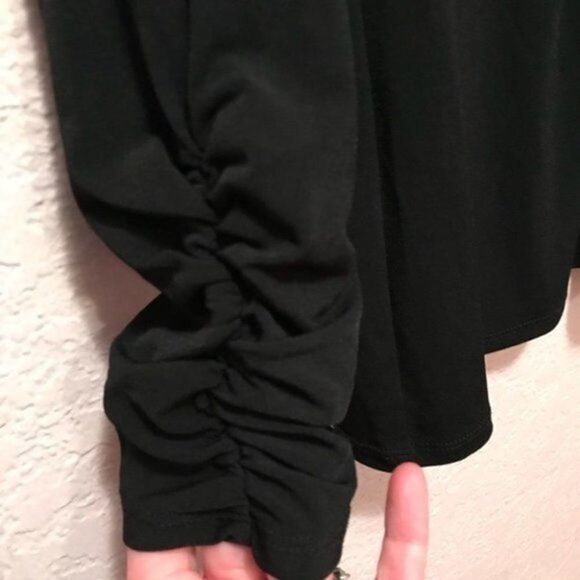 NWOT. Bisou Bisou Very Cute Black Top - Picture 3 of 6